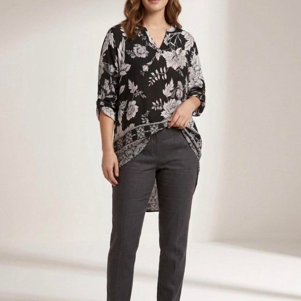black and white floral print long sleeve blouse with a boho vibe. Size: 18-20